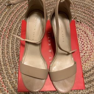 Kelly & Katie tan Hailee Sandal